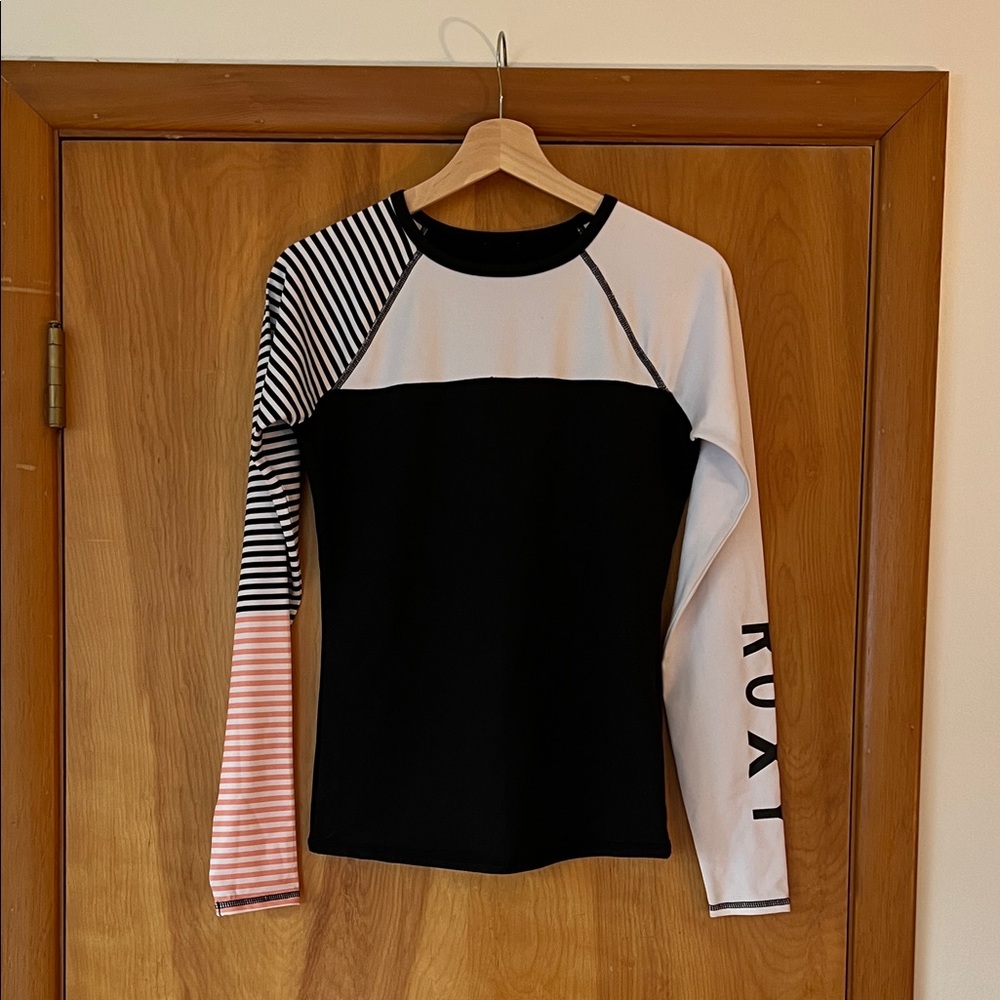 Roxy Striped Black and White Long Sleeve rash guard size medium